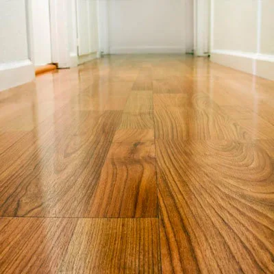 Servicio de limpieza de piso flotante a domicilio en Santiago